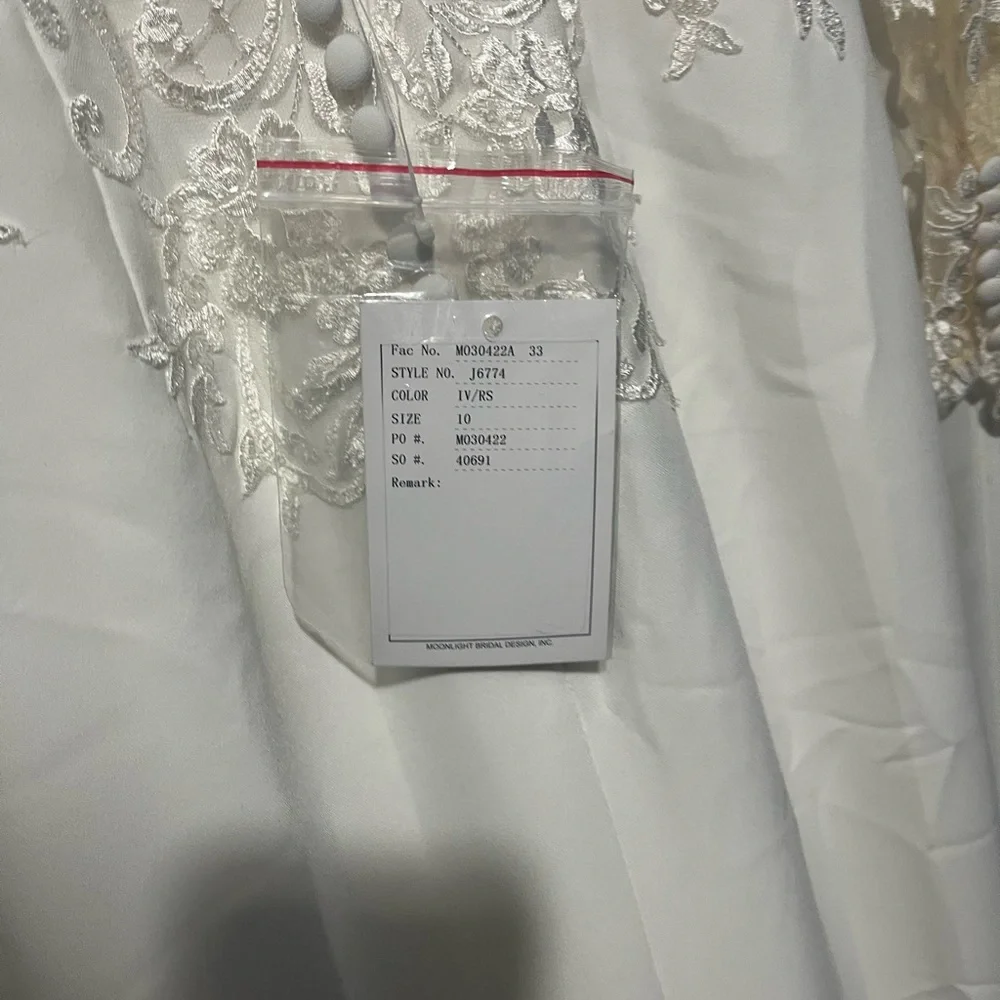 Lightweight, crêpe, long sleeve lace wedding gown ivory - Picture 6 of 15